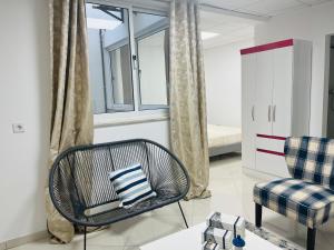 Techas City Center Luxurious Suites & Rooms的休息区