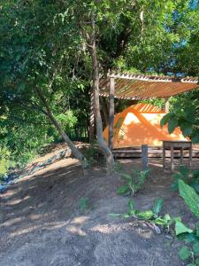 Sam Chukสามชุกบ้านสวน的树下帐篷,木凳