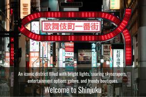 东京Kimpton Shinjuku Tokyo, an IHG Hotel的充满明亮灯光和交通标志的动画区