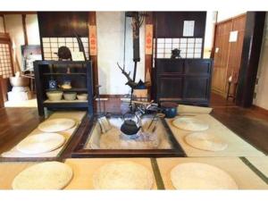 伊那市Oyado Morinotane - Vacation STAY 18517v的客房设有带水槽的厨房