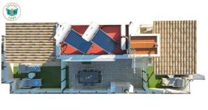 马拉加Luxury Home Poseidon的一座房子的 ⁇ 染,上面有太阳能板