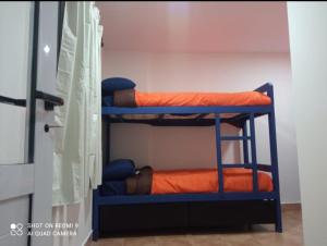 雷希纳镇Departamento Chacra的带两张双层床的开放式客房
