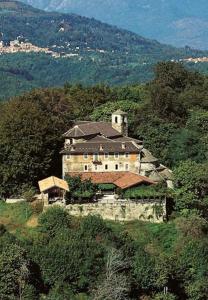 马斯诺维斯康蒂Bella Italia chalet的山边的老房子