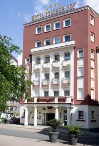 埃森Hotel Essener Hof; Sure Hotel Collection by Best Western的上面有标志的酒店