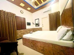 卡拉奇殖民模型重建宾馆的一间卧室,卧室内配有一张大床