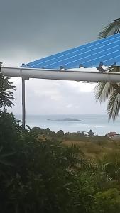 Rodrigues IslandSur la route des tortues的阳台享有海景。