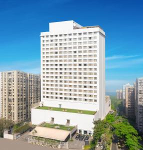 孟买President - IHCL SeleQtions的空中景色,高大的白色建筑