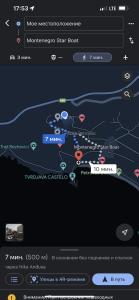 佩特罗瓦纳莫鲁Relax Apartments的谷歌地图应用程序的屏幕截图,上面有一辆汽车