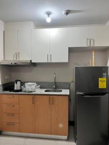 Spacious 1 bedroom unit in Araneta Center Cubao的厨房或小厨房