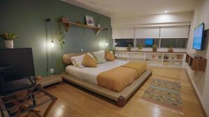 墨西哥城3 Bedroom Apartment in Polanco - best location的一间卧室,卧室内配有一张大床