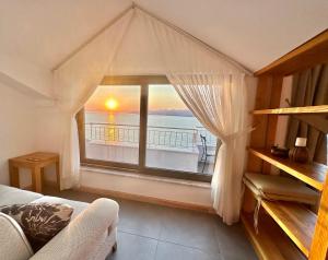 费特希耶伊思索瓦利岛酒店的客房设有海景窗户。