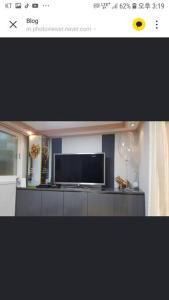 丽水市Private Mosageum的客厅的图片,客厅配有平面电视
