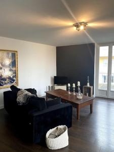 Superbe Appartement lumineux proche tramway的休息区