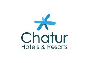 卡勒达德福斯特Hotel Chatur Costa Caleta的酒店和度假村的新标志
