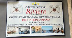 马奥莱Rooms B&B Albergo Riviera的建筑一侧的海滨餐厅标志