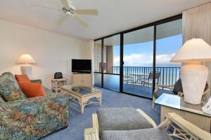 卡哈纳谷岛＃808号公寓的带沙发的客厅,享有海景