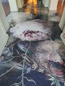 Brangeschambre d'hôtes Madame的花画地板