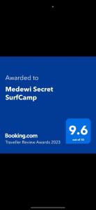 普卢坎梅德威秘密冲浪营旅馆的密尔特务网站的截图
