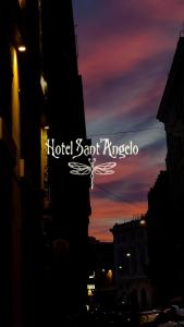罗马圣天使酒店的日落时分酒店标志