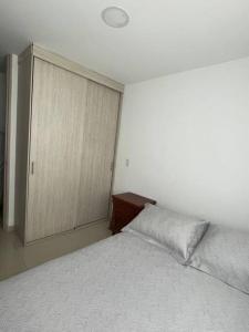 Altavista Apartamento Lindo y Comodo Piso 8 en Pereira客房内的一张或多张床位