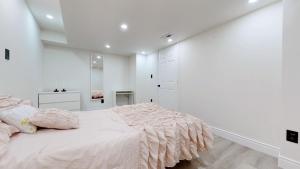 Stunning 2BR Lower Level Unit平面图