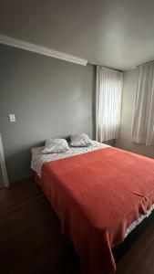 Apartamentos na região Central Cobertura e 2 quartos客房内的一张或多张床位