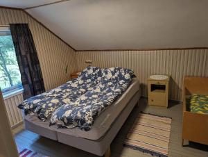 SandSommarhus i Lofoten的卧室配有一张床