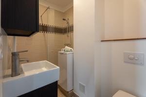 CasaVasca - Appartement Cosy et Calme, WiFi - Parking的一间浴室