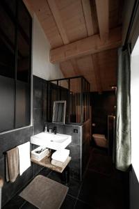 La Loge de la Dolarde - Chambre Nord-Est的一间浴室