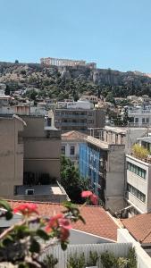 雅典Sandra"s Stay Penthouses with Acropolis View的享有城市景观和建筑