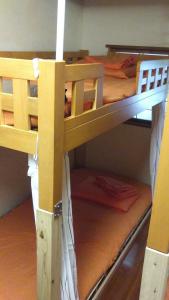 盛冈Mixed Dormitory 6beds room- Vacation STAY 14724v的客房内的两张双层床