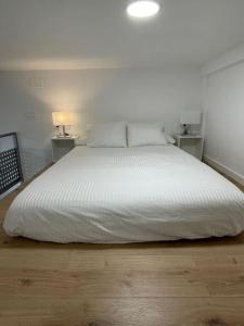 MiniLoft #Baiona /客房内的一张或多张床位