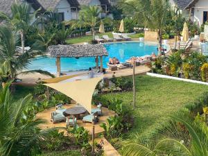 江比阿Zen Boutique Resort的度假村游泳池的图片