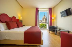 圣洛伦索-德埃斯科里亚尔佛罗里达酒店的酒店客房 - 带一张床,享有城市美景