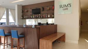Summit Suítes Hotel Pindamonhangaba酒廊或酒吧区