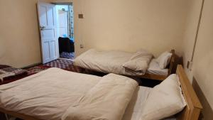 Karakorum Family Guest House Hunza客房内的一张或多张床位