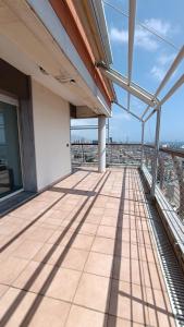 Attico con Vista su Genova的阳台或露台