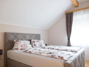Cosy apartment in Arnoldstein with parking lot客房内的一张或多张床位