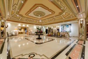 里斯本奥利斯拉帕帕里斯酒店 - 世界顶级酒店的大厅,大楼中央有一个喷泉