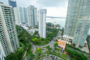 乔治市MansionOne Seaview 2BD#Georgetown#Glenagles#Gurney#Penang的城市空中景观高楼