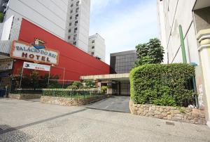 里约热内卢Palacio do Rei Hotel的城市里酒店标志