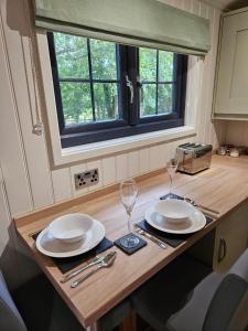 Woodland Shepherds Hut - 'Saga'平面图