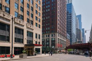芝加哥芝加哥维京酒店的城市中拥有高楼街道