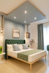巴里BARI SUPPA _ Terrace & Garden _的一间卧室,卧室内配有一张大床