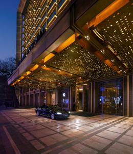 北京北京华尔道夫酒店的停在大楼前的灯
