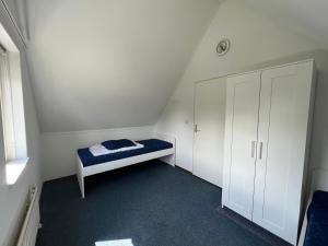 Hello Zeeland - Vakantiehuis Zeemeeuw 128客房内的一张或多张床位