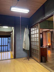 下关Otomaridokoro Shimonoseki Honmachi - Vacation STAY 15120的挂在墙上的 ⁇ 