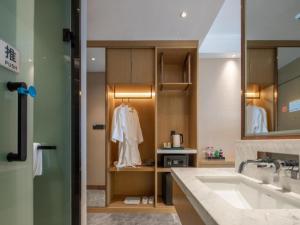格林东方天津武清区万达广场酒店的一间浴室