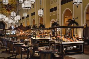 Oaks Ibn Battuta Gate Dubai餐厅或其他用餐的地方