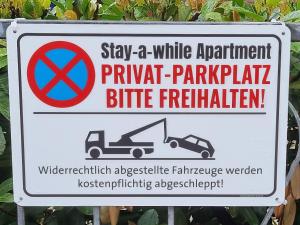 巴特恩豪森Stay aWhile Apartment 5 Min zum GOP, BALI-Therme, HDZ & Klinik Nähe, Netflix的禁止私下咬的标志